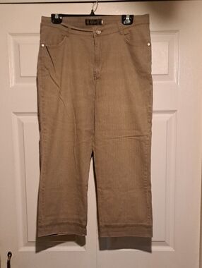 Womans Straight-Leg Jeans Brown Tan comfortable fit with stretch Casual.\nTrends